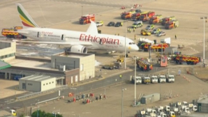 Un avion a luat foc pe aeroportul Heathrow din Londra
