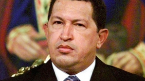 (VIDEO) O familie de sculptori din Cuba lucrează la sculptura din ceară a lui Hugo Chavez 