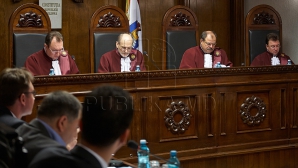 Curtea Constituţională a decis: Aleşii locali cu mandatele obţinute în 2011, care deţin şi alte funcţii, îşi vor păstra fotoliile