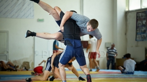 (GALERIE FOTO) Triplul campion olimpic la lupte libere Artur Taimazov a arătat un master class la Chişinău