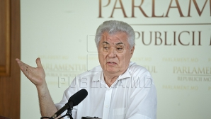 Fost director SIS despre refuzul lui Voronin de a avea bodyguarzi plătiţi de stat: Nimeni nu poate fi păzit cu forţa