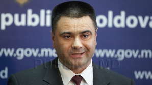 Comuniştii, cu capul plecat. Moţiunea simplă n-a trecut, Marinuţa rămâne în funcţia de ministru