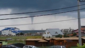 "Nu am mai văzut aşa ceva pe aici". Un fenomen similar tornadei a fost filmat pe ţărmul României (VIDEO)