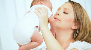 Dragostea de mamă a învins moartea. O femeie şi-a înviat bebeluşul 