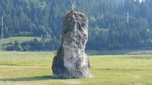 Fenomen bizar sau iluzie optică? O stâncă din România se mişcă singură noaptea (VIDEO) 