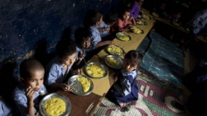 Mâncarea de la cantina şcolii, "condimentată" cu insecticide, a provocat moartea a 25 de copii din India