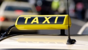 Tânără lovită de un taxi pe zebră. Victima a suferit o traumă la coloana vertebrală 