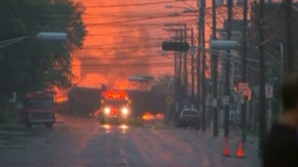 Un tren care transporta produse petroliere a EXPLODAT. Zeci de case din regiune au fost deteriorate VIDEO