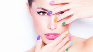 Metodă ORIGINALĂ pentru îndepărtarea lacului de pe unghii. A fost inventată o alternativă rapidă şi simplă