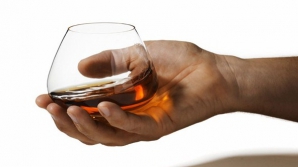 Combinatul Aroma, cel mai mare producător de divinuri din ţară, este ţinta unei încercări de preluare frauduloasă