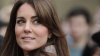 Kate Middleton şi-a făcut prima apariţie publică după ce l-a născut pe prinţul George (VIDEO)