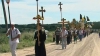 Sute de enoriaşi au mers azi într-un Drum al Crucii şi al Pocăinţei. "Este important pentru depăşirea problemelor care există în Moldova"