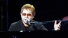 Elton John a fost operat. Interpretul va reveni pe scenă luna viitoare 