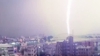 Imagini spectaculoase: Un tren japonez, lovit de mai multe fulgere VIDEO  