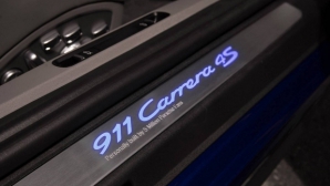 Porsche a prezentat modelul 911 Carrera 4S, creat special pentru fanii de pe Facebook (FOTO)