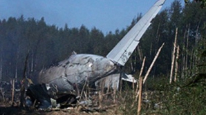 Un avion militar s-a prăbuşit pe Aeroportul Internaţional din Somalia. Cel puţin patru membri ai echipajului au murit 