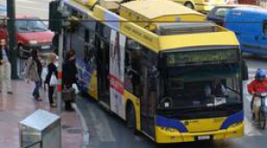 A murit după ce s-a aruncat din troleibuz, de teama controlorilor