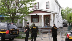 Casa groazei din Cleveland, unde au fost ţinute ostatice trei femei, a fost demolată