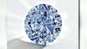 Un diamant albastru, extrem de rar, va fi scos la licitaţie în Hong Kong 