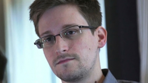 Revista presei: Edward Snowden ar putea lucra cu senatorii ruşi