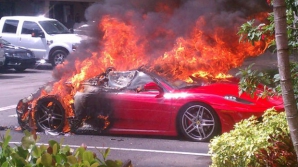 UITE cum ARDE! Un Ferrari F430, făcut scrum în câteva clipe! (VIDEO)