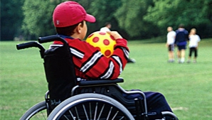 Tot mai mulţi copii născuţi cu dizabilităţi. Anomaliile ar putea fi evitate, dacă femeile ar face investigaţii medicale