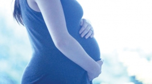 Vrea să îşi creeze rezistenţă, dar pune în pericol viaţa bebeluşului. Ce face o femeie însărcinată în luna a opta