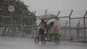 Prăpăd în lume: În Filipine un taifun mătură totul, Japonia se sufocă, iar în SUA fulgerele au aprins pădurile (VIDEO)
