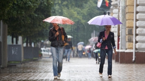 Astăzi vremea se menţine instabilă. Sunt posibile ploi de scurtă durată, însoţite de descărcări electrice