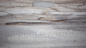 BERD şi BEI au investit în drumurile din Moldova peste 270 de milioane de euro. "Gropile rămân la vedere"