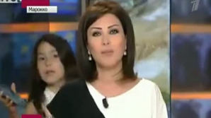  O fetiţă a devenit celebră după ce a apărut întâmplător în direct, la un post TV