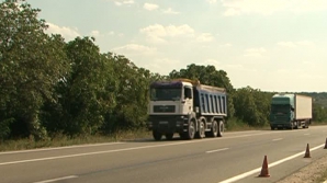 Peste 200 de camioane de mare tonaj, oprite de inspectorii de patrulare. Au încălcat indicaţiile impuse de Ministerul Transporturilor şi cel de Interne