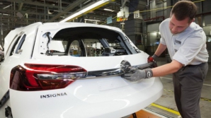  Insignia Sports Tourer vine cu un propulsor de 2.0 litri BiTubro CDTI de 195 de cai putere