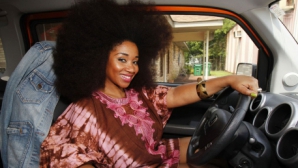 (FOTO) Femeia cu CEL MAI VOLUMINOS PĂR din lume. Cât timp îi ia ca să-l spele şi usuce