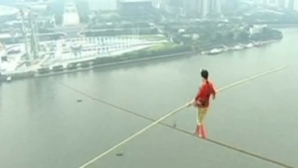 Dans şi acrobaţie la înălţime. Adili Wuxor a traversat pe un cablu râul Perlelor din China (VIDEO)
