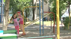 PERICOLUL URIAŞ la care sunt expuşi copiii pe terenurile de joacă