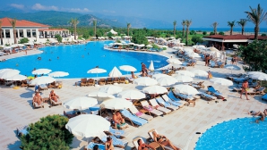 Vacanţă cu ghinion pentru mai mulţi turişti ruşi. 70 de persoane s-au intoxicat într-un hotel din Turcia