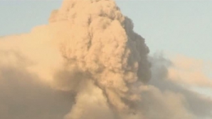 Erupţie vulcanică în Japonia:  S-a format o coloană de fum la o înălţime de cinci kilometri 