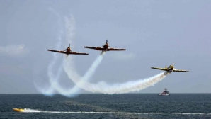(VIDEO) Ziua Marinei, marcată fastuos în România, cu parade aviatice, defilare de nave şi un concert al orchestrei militare VIDEO