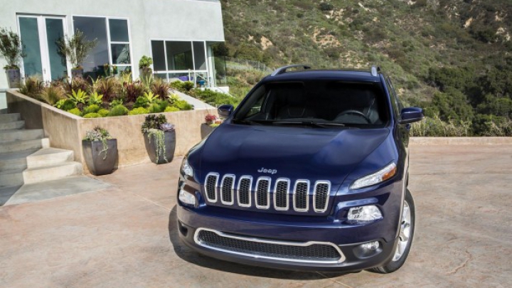 Producţia de serie a noului Jeep Cherokee, amânată din cauza unei gafe a inginerilor