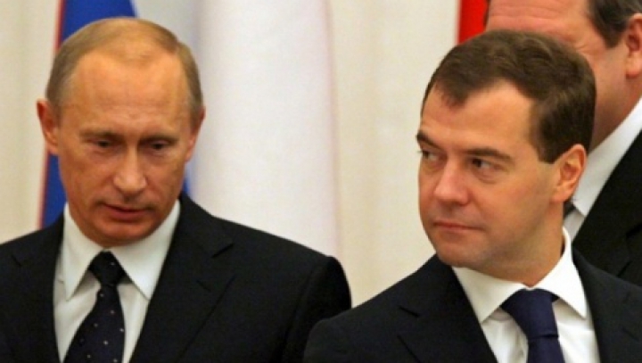 Putin şi Medvedev, în lenjerie intimă feminină. Poliţia rusă s-a autosesizat (FOTO)