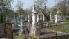 Drumul spre cimitir, netezit de şpagă. Mărturiile unor persoane care au plătit mai mult pentru a-şi înmormânta apropiaţii (VIDEO)