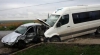 Microbuz din Moldova, implicat într-un accident în România: 18 persoane se aflau la bord