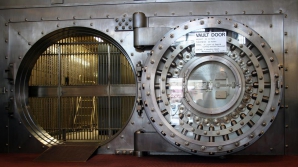 Caz INCREDIBIL! O femeie în vârstă de 91 de ani a fost închisă în seiful unei bănci