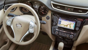 Nissan va fi primul constructor auto care oferă iTunes Radio pe maşinile sale