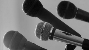 Unii interpreţi de la noi se laudă că ştiu mai multe limbi străine, însă se schimbă la faţă când îi pui să le vorbească (VIDEO)