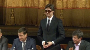 Directorul artistic de la "Bolşoi", Serghei Filin, a revenit la teatru, după opt luni de la atacul cu acid (VIDEO)