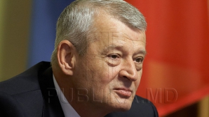 Revista Presei: Primarul din Bucureşti a decis declanşarea unui referendum local 