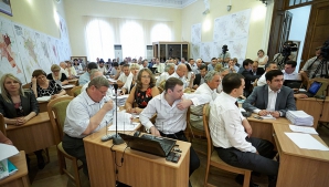 Şedinţa CMC, din nou amânată! Consilier PCRM: "Când vom termina coiala asta moldovenească şi vom face faţă normei legale?"