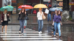 Prognoza meteo pentru prima zi de şcoală. Pe alocuri ar putea să cadă averse